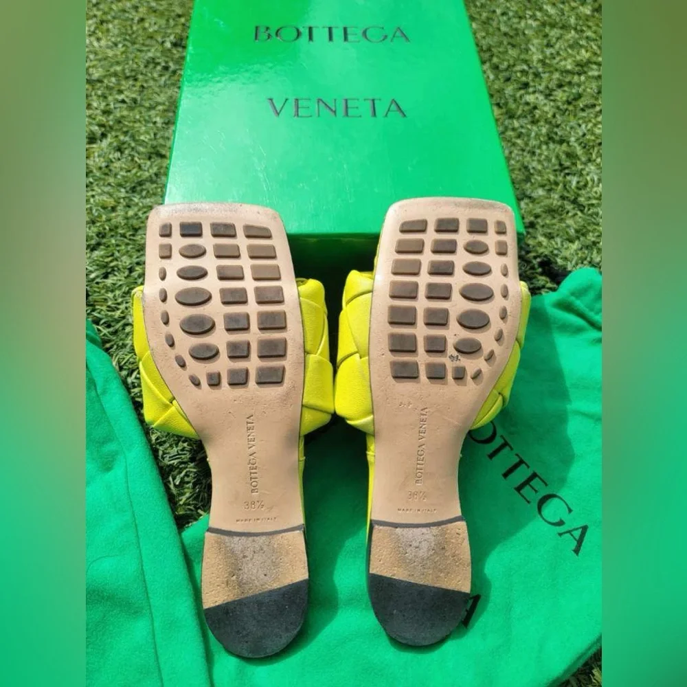 Bottega Veneta Lido Flat Leather Sandals - Picture 4 of 7